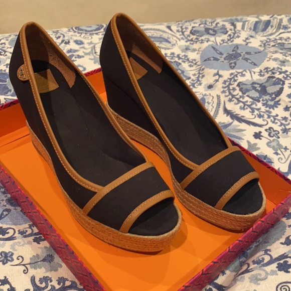 SOLD ON DIFFERENT PLATFORM - Picture 3 of 10